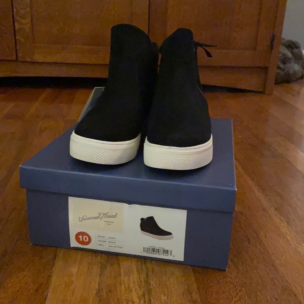 Universal Thread side zip ankle bootie